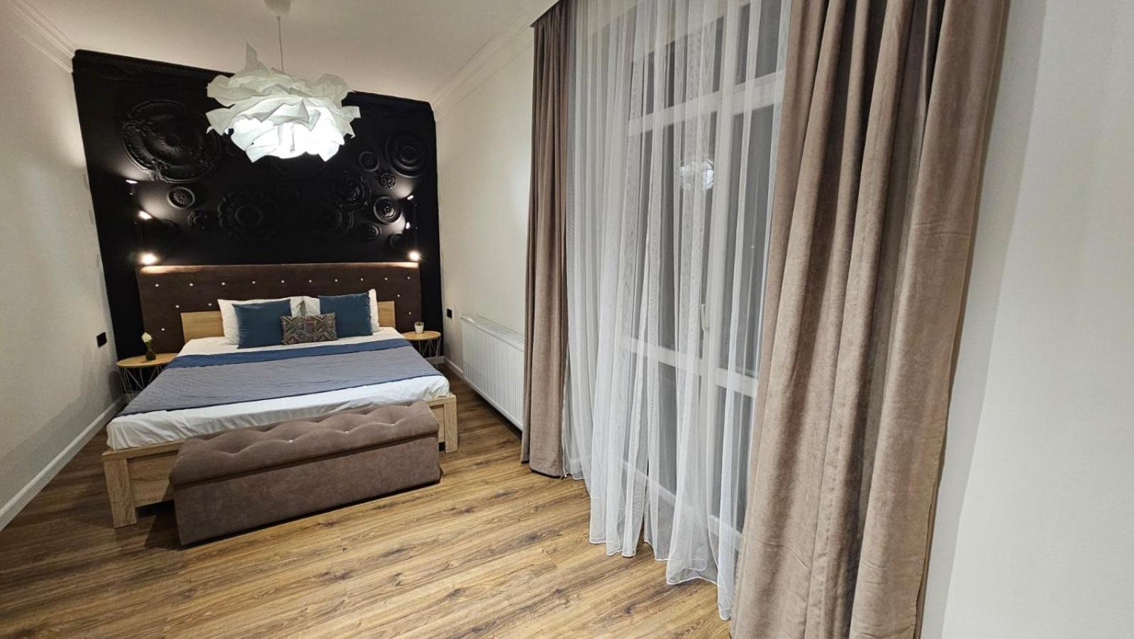 Black Room Apartment Mukatsjeve Eksteriør bilde