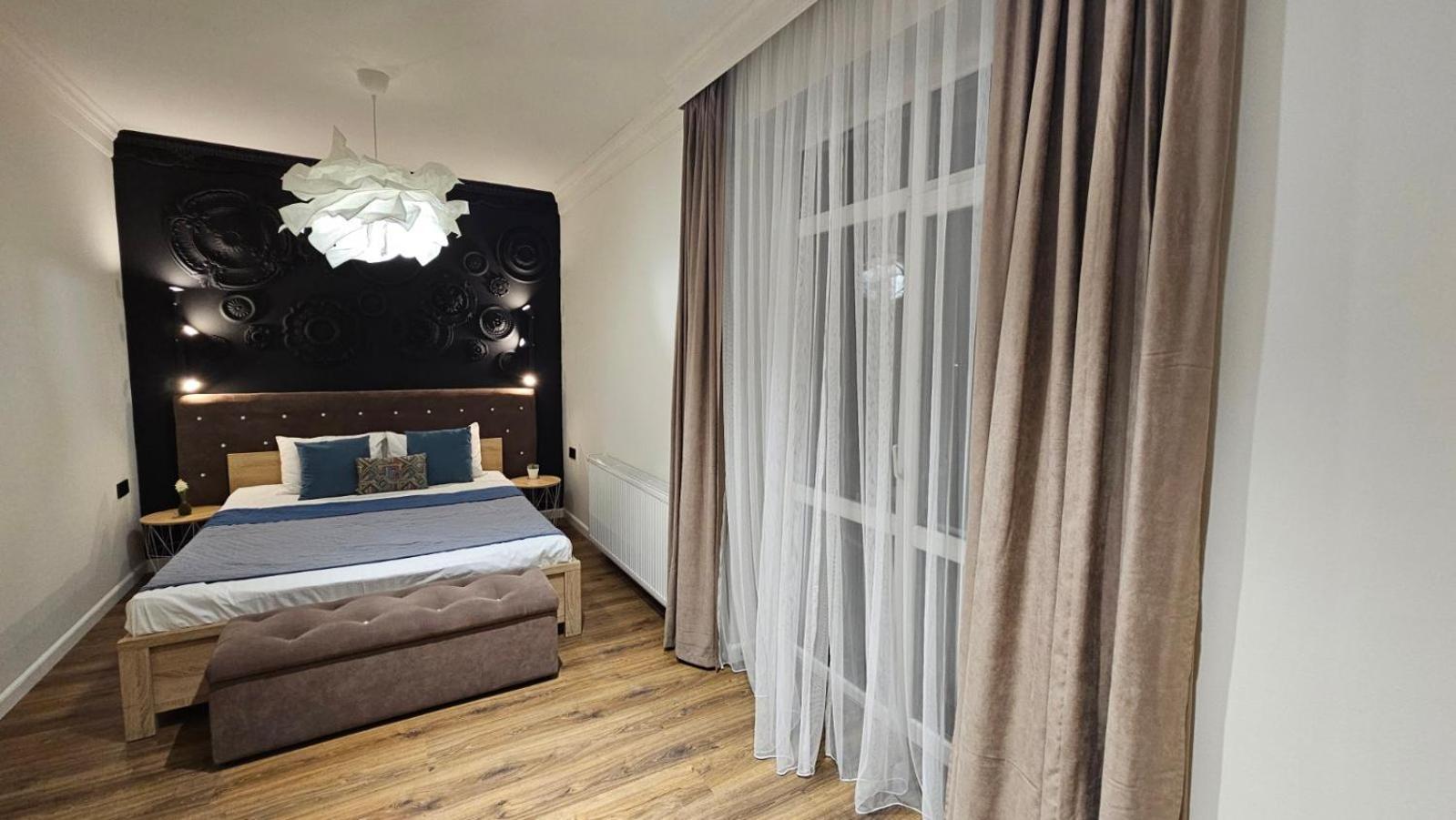 Black Room Apartment Mukatsjeve Eksteriør bilde