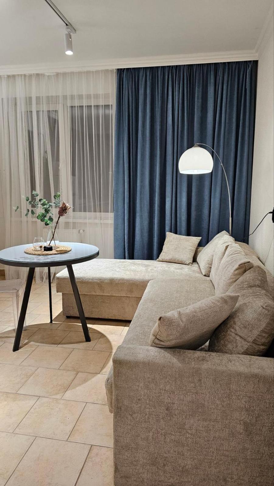 Black Room Apartment Mukatsjeve Eksteriør bilde